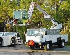 FMC De-Icing Vehicle Equipped with Vortron Gear Drive Blower